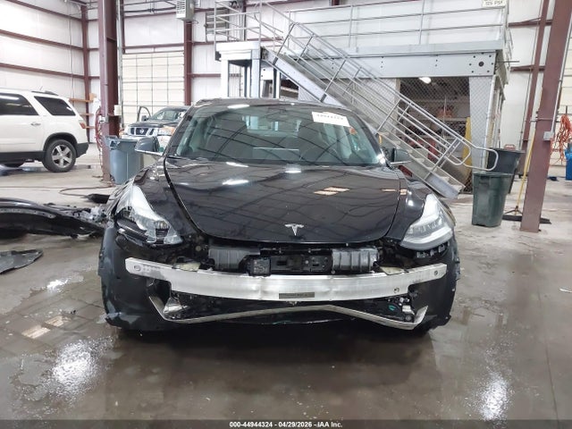 Продажа на аукционе авто 2019 Tesla Model 3 Long Range/mid Range/standard Range/standard Range Plus, vin: 5YJ3E1EA3KF422581, номер лота: 44944324