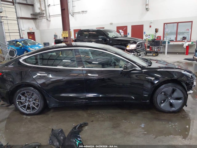 Продажа на аукционе авто 2019 Tesla Model 3 Long Range/mid Range/standard Range/standard Range Plus, vin: 5YJ3E1EA3KF422581, номер лота: 44944324
