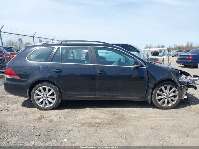 2013 Volkswagen Jetta Sportwagen 2.5l S/2.5l Se მანქანა იყიდება აუქციონზე, vin: 3VWPP7AJ1DM690836, აუქციონის ნომერი: 44944406