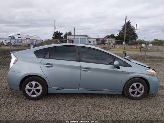 Toyota Prius Three 2015 JTDKN3DU1F1940870 Image 13