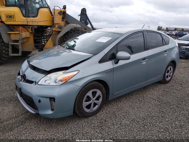 Toyota Prius Three 2015 JTDKN3DU1F1940870 Image 2