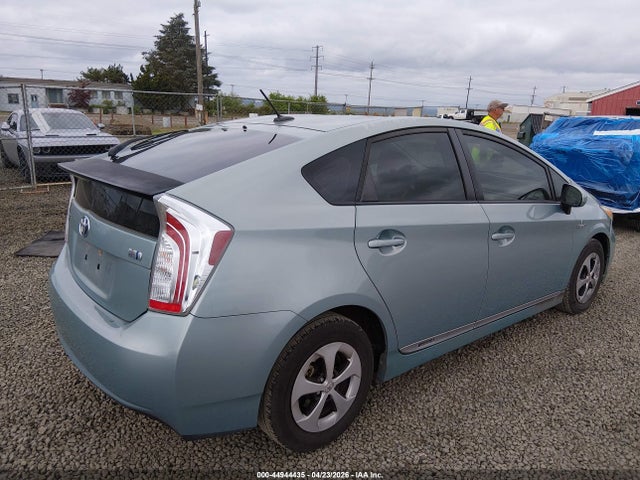 Toyota Prius Three 2015 JTDKN3DU1F1940870 Image 4