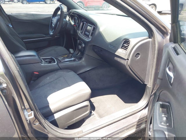 44944492 :رقم المزاد ، 2C3CDXBGXFH812189 vin ، 2015 Dodge Charger Se مزاد بيع