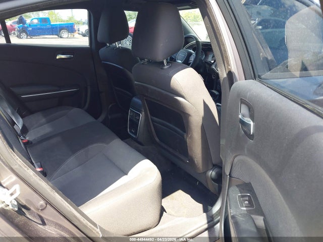 44944492 :رقم المزاد ، 2C3CDXBGXFH812189 vin ، 2015 Dodge Charger Se مزاد بيع