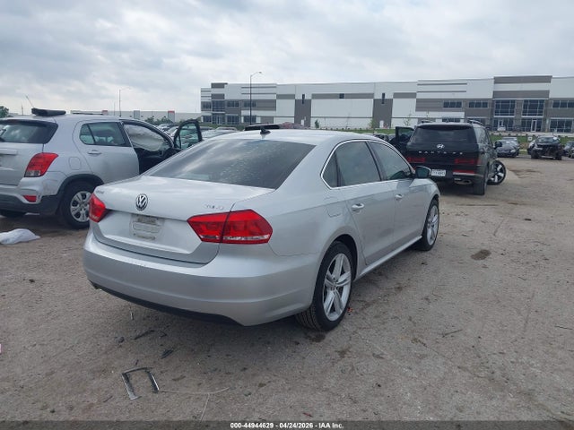 2015 Volkswagen Passat 2.0l Tdi Se მანქანა იყიდება აუქციონზე, vin: 1VWBV7A30FC083414, აუქციონის ნომერი: 44944629