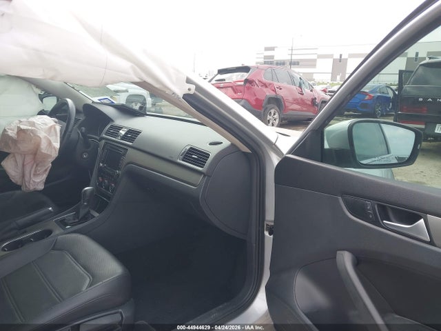 2015 Volkswagen Passat 2.0l Tdi Se მანქანა იყიდება აუქციონზე, vin: 1VWBV7A30FC083414, აუქციონის ნომერი: 44944629