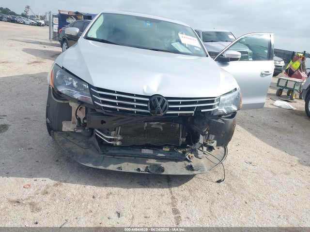 2015 Volkswagen Passat 2.0l Tdi Se მანქანა იყიდება აუქციონზე, vin: 1VWBV7A30FC083414, აუქციონის ნომერი: 44944629