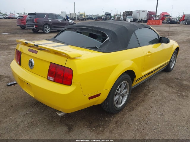 2005 Ford Mustang მანქანა იყიდება აუქციონზე, vin: 1ZVHT84NX55175880, აუქციონის ნომერი: 44944651