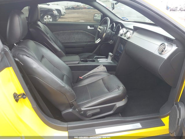 2005 Ford Mustang მანქანა იყიდება აუქციონზე, vin: 1ZVHT84NX55175880, აუქციონის ნომერი: 44944651