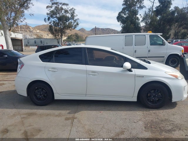 Toyota Prius Two 2014 JTDKN3DUXE1752296 Image 13