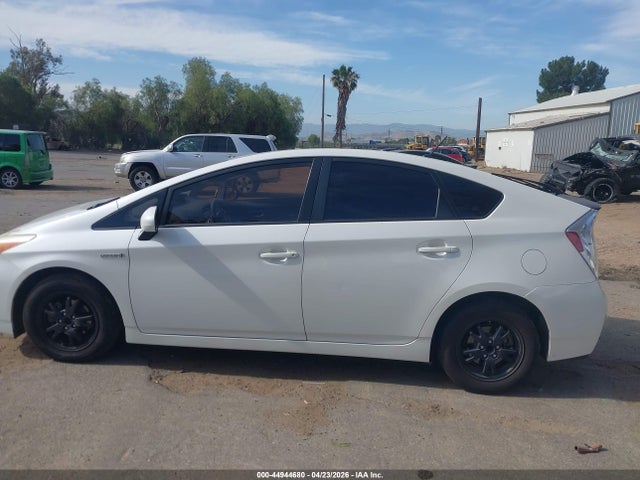 Toyota Prius Two 2014 JTDKN3DUXE1752296 Image 14