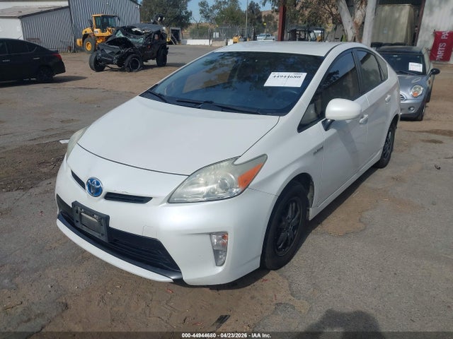 Toyota Prius Two 2014 JTDKN3DUXE1752296 Image 2