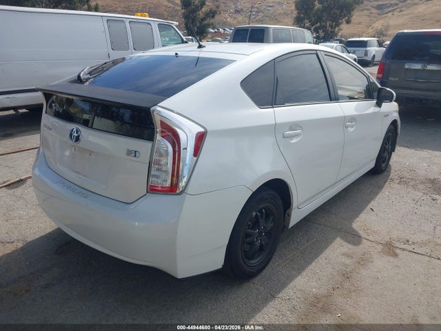 Toyota Prius Two 2014 JTDKN3DUXE1752296 Image 4