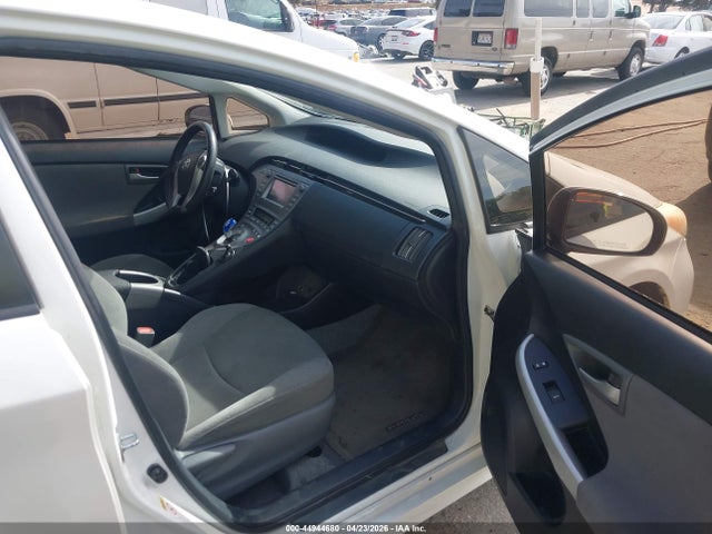Toyota Prius Two 2014 JTDKN3DUXE1752296 Image 5