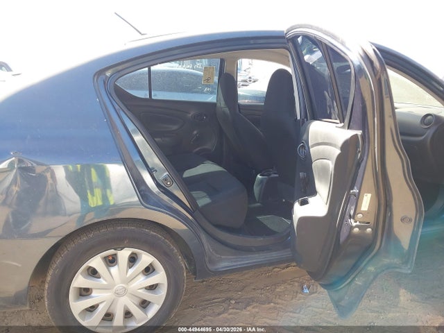 2015 Nissan Versa 1.6 S+ მანქანა იყიდება აუქციონზე, vin: 3N1CN7AP6FL875990, აუქციონის ნომერი: 44944695