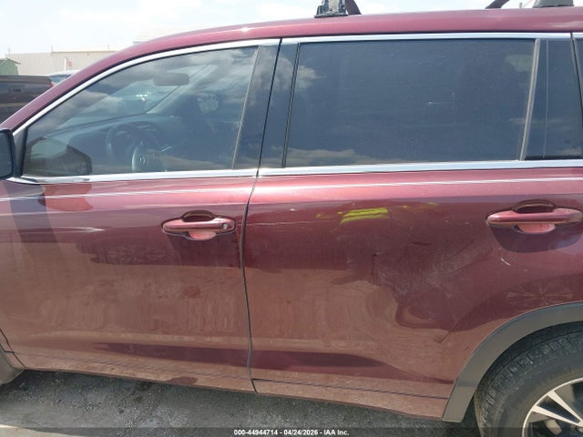 Toyota Highlander Le 2018 5TDZARFH6JS035890 Image 14
