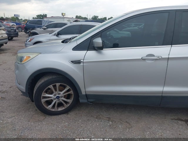 44944838 :رقم المزاد ، 1FMCU0GD8HUD10049 vin ، 2017 Ford Escape Se مزاد بيع