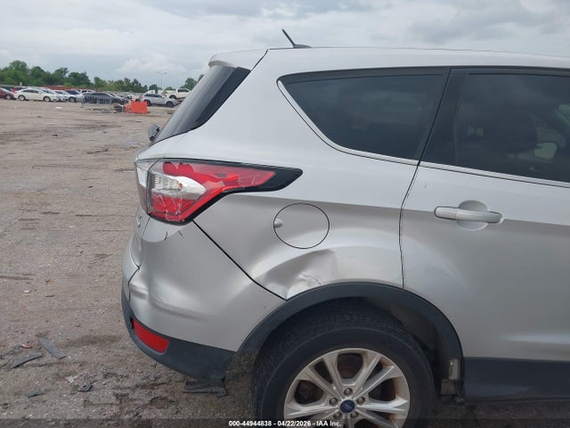 44944838 :رقم المزاد ، 1FMCU0GD8HUD10049 vin ، 2017 Ford Escape Se مزاد بيع