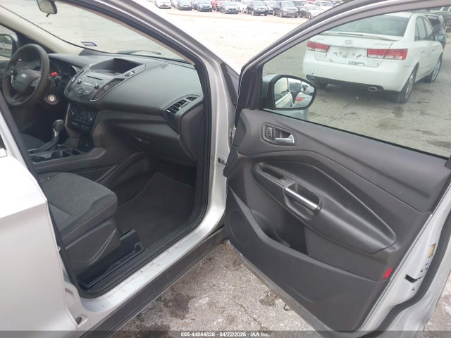 44944838 :رقم المزاد ، 1FMCU0GD8HUD10049 vin ، 2017 Ford Escape Se مزاد بيع