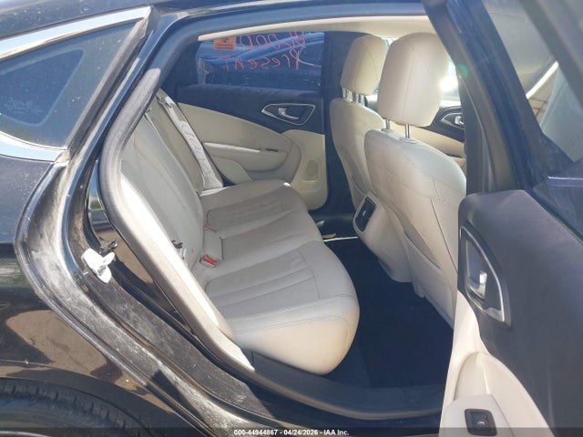 Chrysler 200 C 2015 1C3CCCCG2FN520165 Image 8