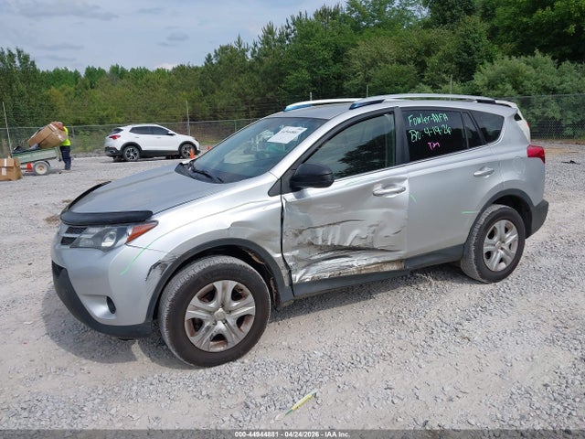 Toyota RAV4 LE 2015 JTMZFREV5FJ047199 Image 2