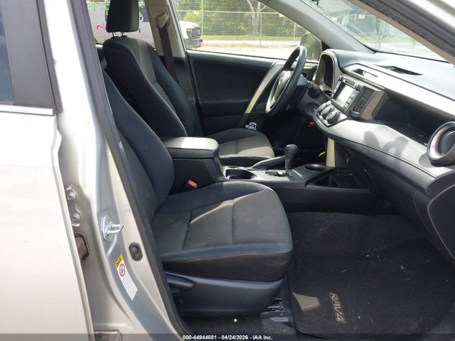 Toyota RAV4 LE 2015 JTMZFREV5FJ047199 Image 5