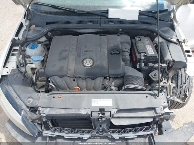 44945029 :رقم المزاد ، 3VWDX7AJ2BM340275 vin ، 2011 Volkswagen Jetta 2.5l Se مزاد بيع