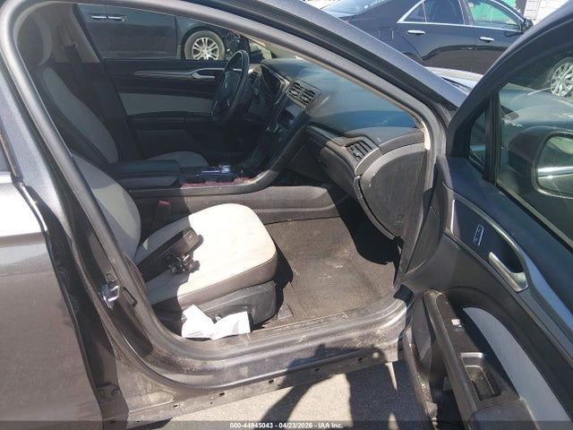 44945043 :رقم المزاد ، 3FA6P0HD3KR194111 vin ، 2019 Ford Fusion Se مزاد بيع