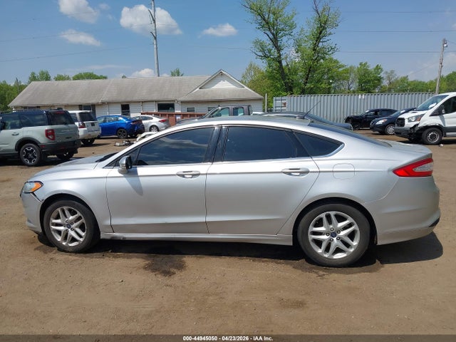 44945050 :رقم المزاد ، 3FA6P0H70GR379038 vin ، 2016 Ford Fusion Se مزاد بيع