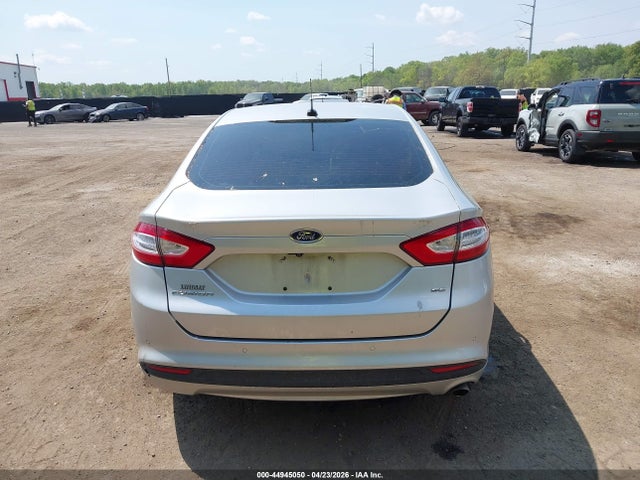 44945050 :رقم المزاد ، 3FA6P0H70GR379038 vin ، 2016 Ford Fusion Se مزاد بيع