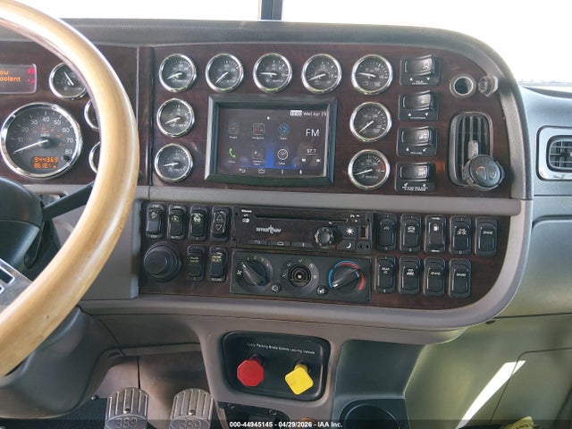 44945145 :رقم المزاد ، 1XPXD49X7HD391094 vin ، 2017 Peterbilt 389 مزاد بيع