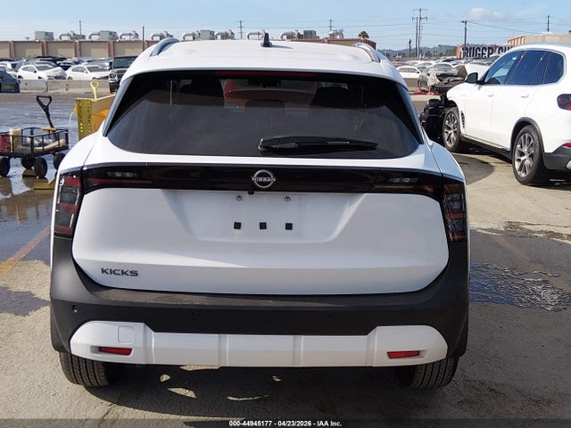 3N8AP6CE8TL306871 Nissan KICKS SV