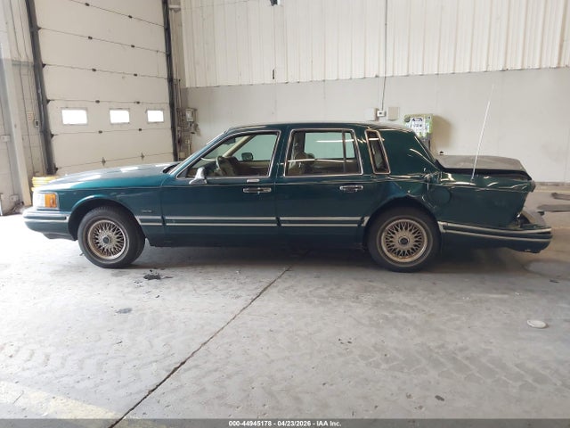 Aukcja sprzedaży 1994 Lincoln Town Car Signature/tournament, vin: 1LNLM82W2RY710741, numer aukcji: 44945178