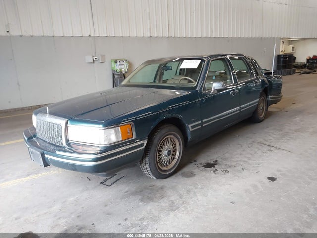 Aukcja sprzedaży 1994 Lincoln Town Car Signature/tournament, vin: 1LNLM82W2RY710741, numer aukcji: 44945178