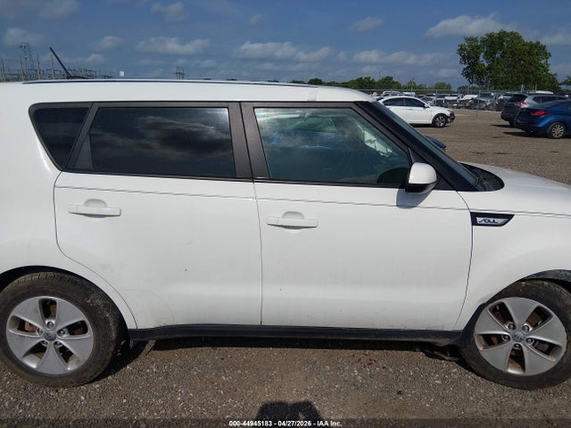 Продаж на аукціоні авто 2016 Kia Soul, vin: KNDJN2A22G7395575, номер лоту: 44945183