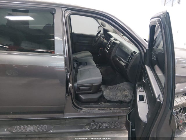 Продаж на аукціоні авто 2017 Ram 1500 Express  4x4 5'7 Box, vin: 1C6RR7KT0HS516699, номер лоту: 44945201