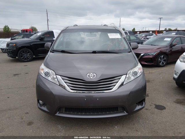 44945264 :رقم المزاد ، 5TDDK3DC7ES082136 vin ، 2014 Toyota Sienna Xle 7 Passenger مزاد بيع