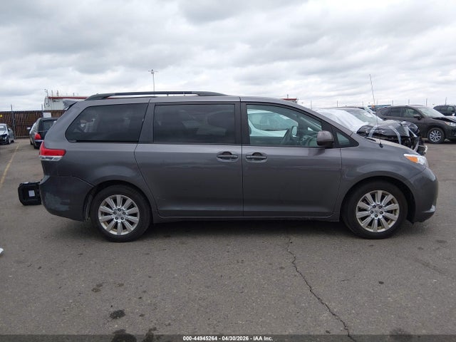 44945264 :رقم المزاد ، 5TDDK3DC7ES082136 vin ، 2014 Toyota Sienna Xle 7 Passenger مزاد بيع