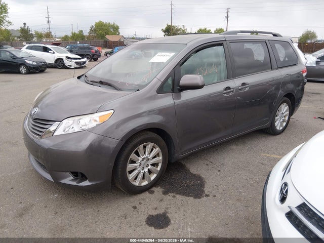 44945264 :رقم المزاد ، 5TDDK3DC7ES082136 vin ، 2014 Toyota Sienna Xle 7 Passenger مزاد بيع