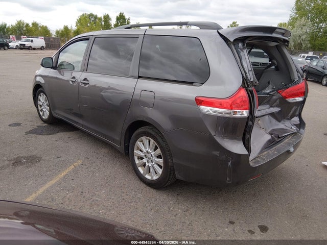 44945264 :رقم المزاد ، 5TDDK3DC7ES082136 vin ، 2014 Toyota Sienna Xle 7 Passenger مزاد بيع