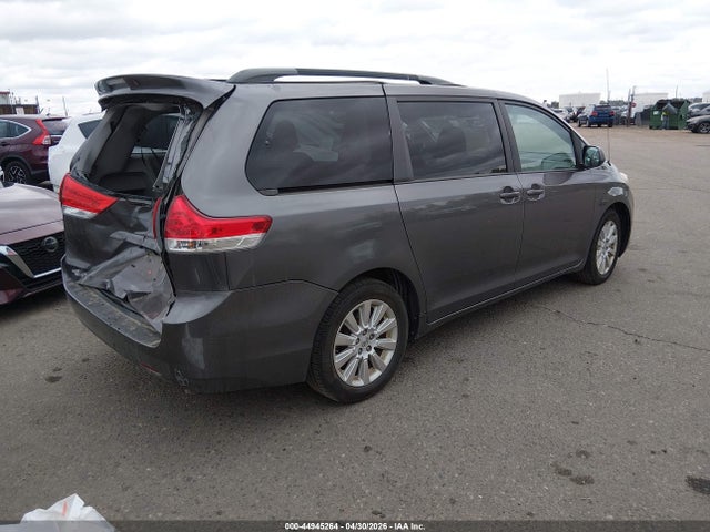 44945264 :رقم المزاد ، 5TDDK3DC7ES082136 vin ، 2014 Toyota Sienna Xle 7 Passenger مزاد بيع