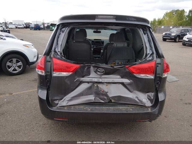 44945264 :رقم المزاد ، 5TDDK3DC7ES082136 vin ، 2014 Toyota Sienna Xle 7 Passenger مزاد بيع
