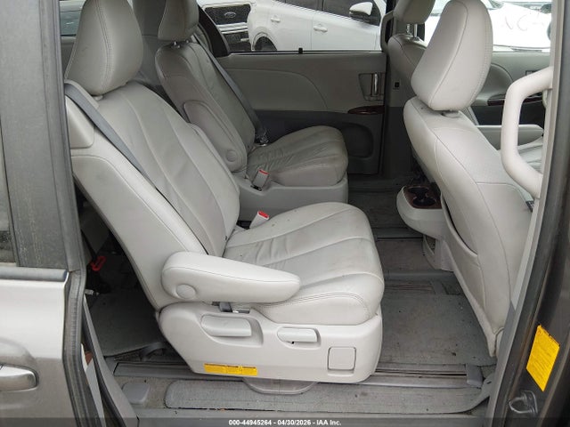 44945264 :رقم المزاد ، 5TDDK3DC7ES082136 vin ، 2014 Toyota Sienna Xle 7 Passenger مزاد بيع