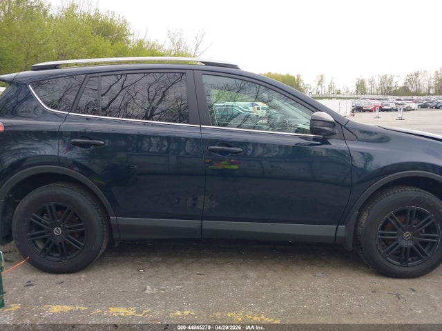 44945279 :رقم المزاد ، 2T3BFREV6HW564419 vin ، 2017 Toyota Rav4 Le مزاد بيع