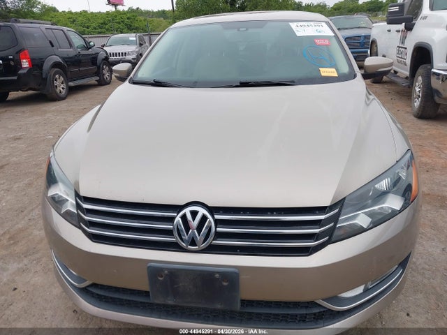 2015 Volkswagen Passat 1.8t Limited Edition მანქანა იყიდება აუქციონზე, vin: 1VWAS7A32FC083094, აუქციონის ნომერი: 44945291