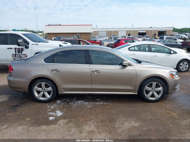 2015 Volkswagen Passat 1.8t Limited Edition მანქანა იყიდება აუქციონზე, vin: 1VWAS7A32FC083094, აუქციონის ნომერი: 44945291