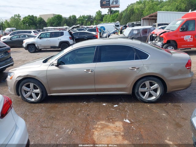 2015 Volkswagen Passat 1.8t Limited Edition მანქანა იყიდება აუქციონზე, vin: 1VWAS7A32FC083094, აუქციონის ნომერი: 44945291