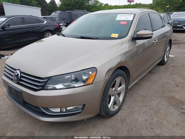2015 Volkswagen Passat 1.8t Limited Edition მანქანა იყიდება აუქციონზე, vin: 1VWAS7A32FC083094, აუქციონის ნომერი: 44945291