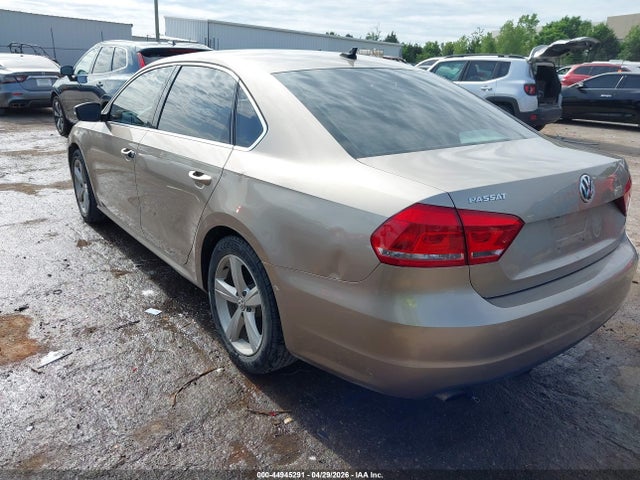2015 Volkswagen Passat 1.8t Limited Edition მანქანა იყიდება აუქციონზე, vin: 1VWAS7A32FC083094, აუქციონის ნომერი: 44945291