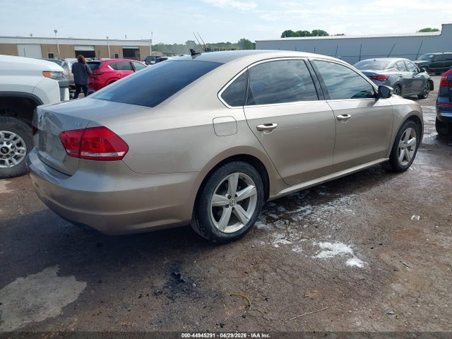 2015 Volkswagen Passat 1.8t Limited Edition მანქანა იყიდება აუქციონზე, vin: 1VWAS7A32FC083094, აუქციონის ნომერი: 44945291